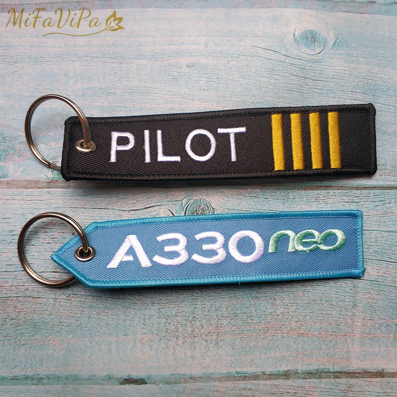 2 PCS FASHION TRINKET KEYCHAIN AIRBUS A330 AVIATOR PORTE CLEF AIRCRAFT KEY CHAIN - PILOTSX